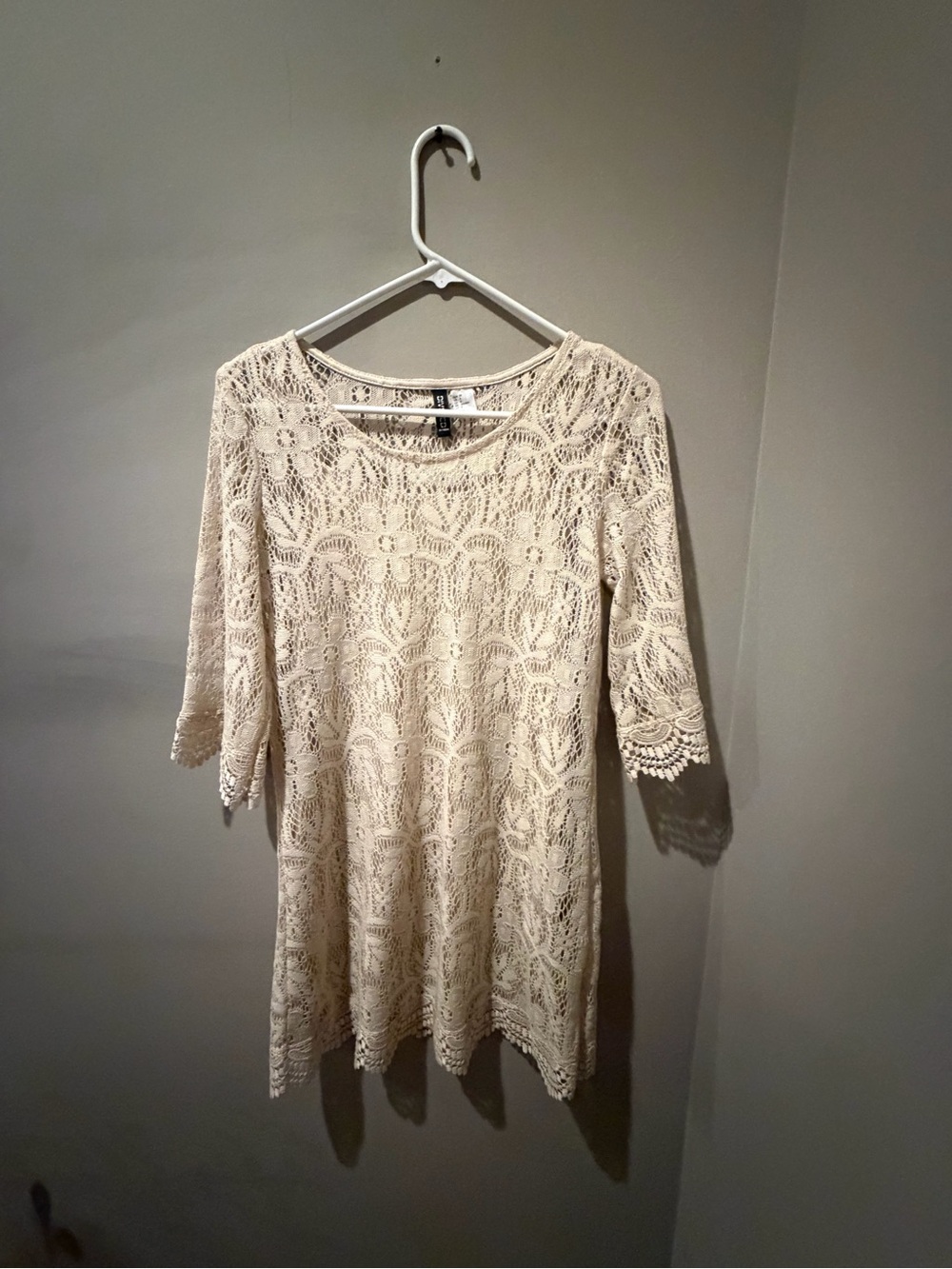 H&M Divided Cream Lace crochet shift dress - size 8 (fits like a medium)